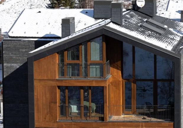 Isard Penthouse & Apartamento