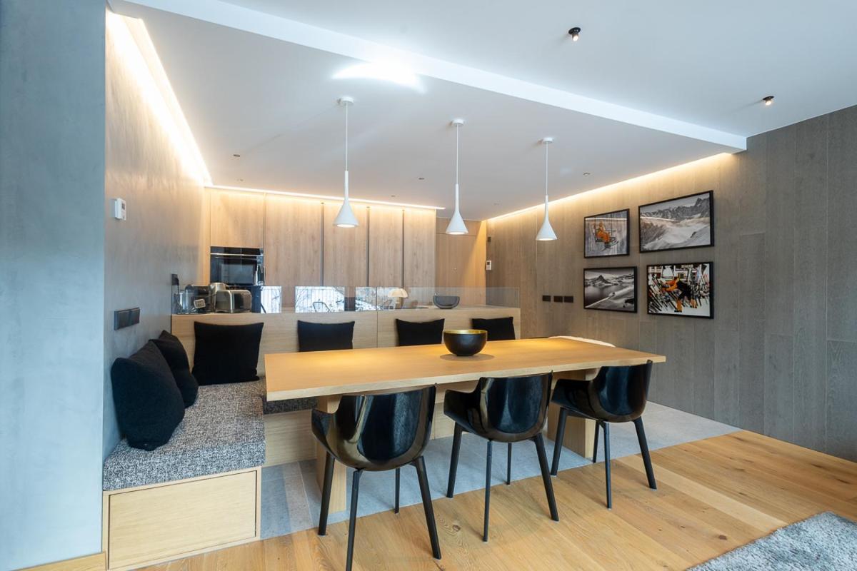 Isard Penthouse & *