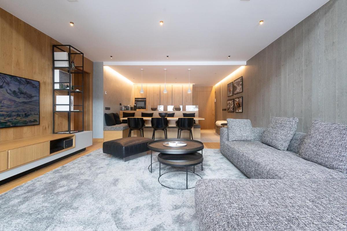 Isard Penthouse &