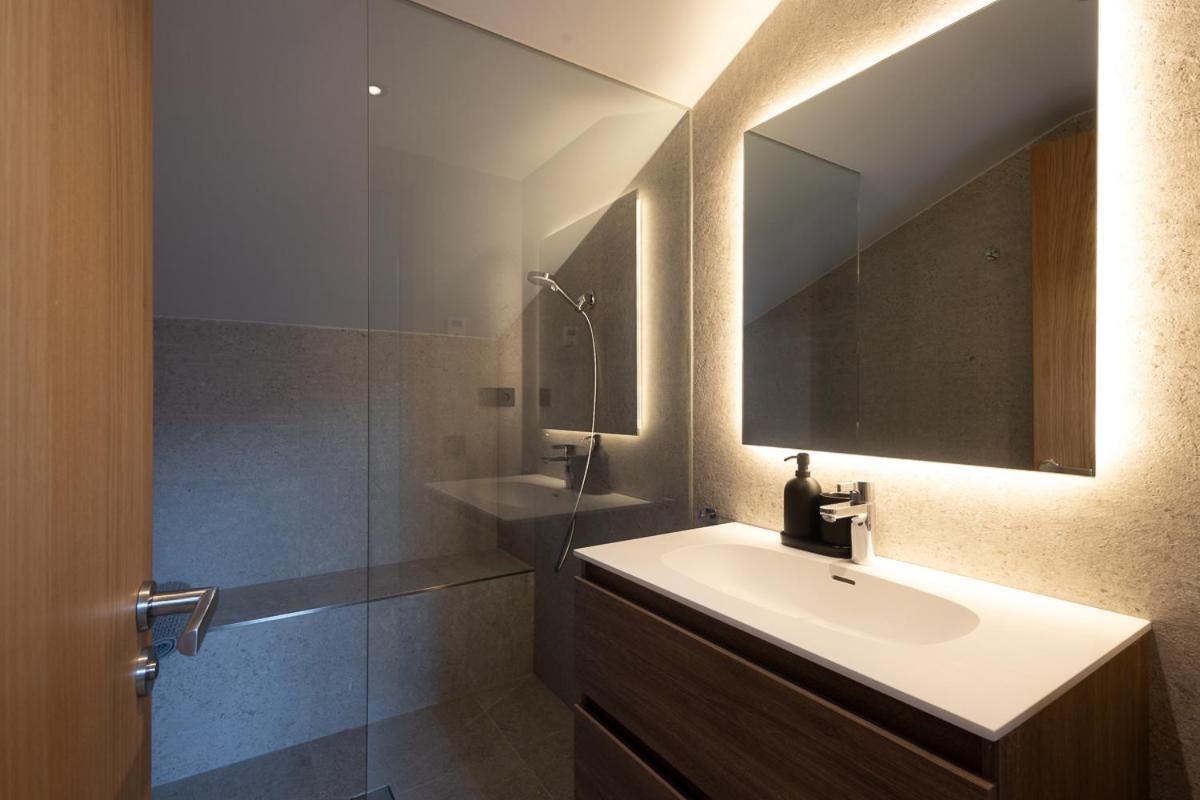 Isard Penthouse & *